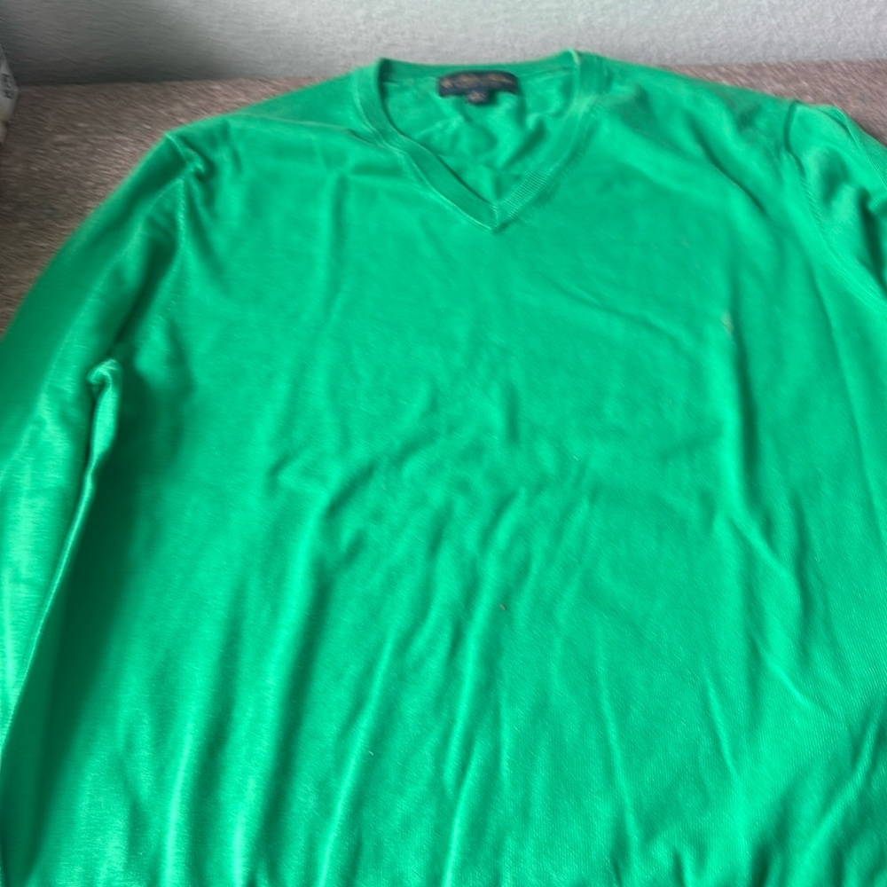 Brooks brothers Kelly green v neck sweater